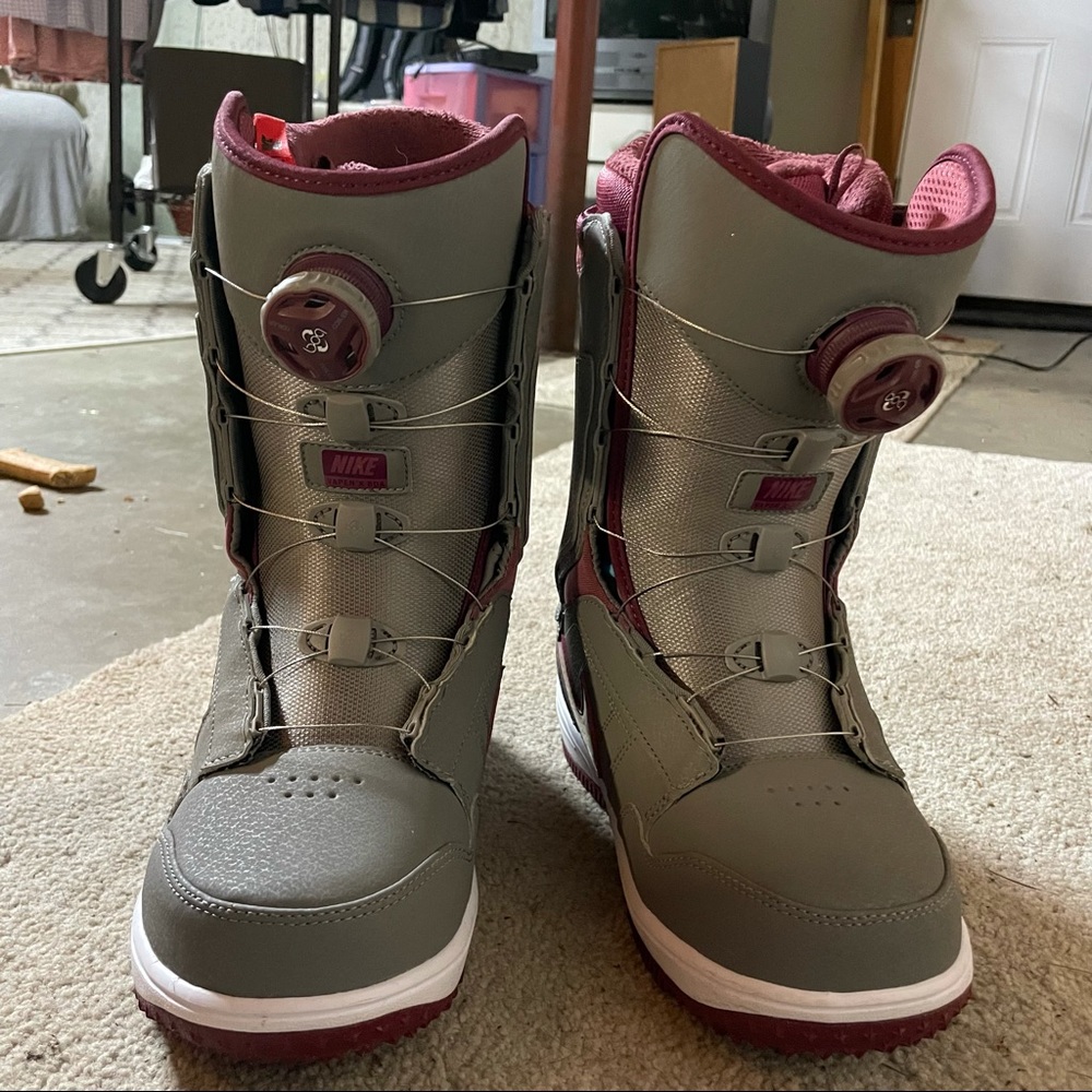 NWOT Nike Women’s Snowboard Boots